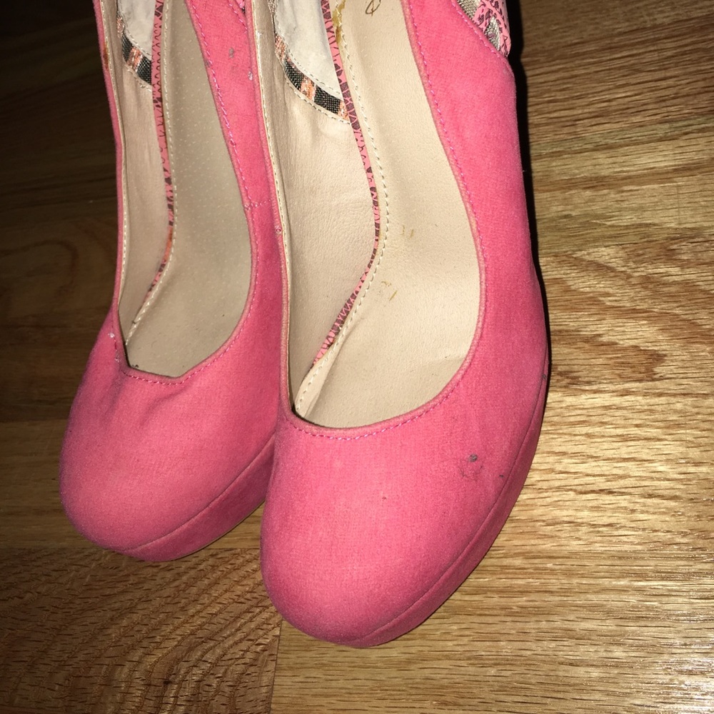 Colin Stuart Victoria secret coral w/ snake skin